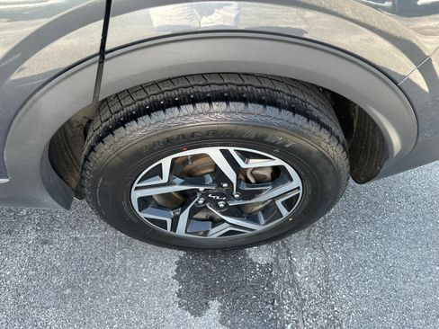 Used 2023 Kia Sportage LX AWD/4WD image 9