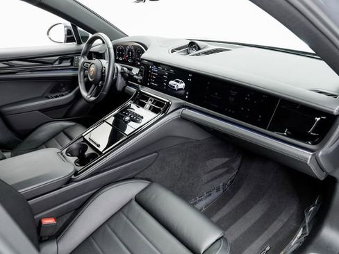 Certified 2025 Porsche Panamera 4 E-Hybrid AWD/4WD image 24