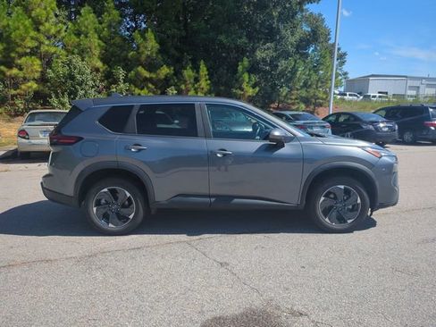 Used 2025 Nissan Rogue SV AWD/4WD image 2