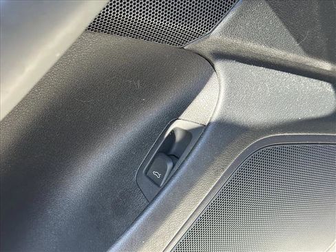 Used 2018 Audi Q3 2.0T Premium w/ Convenience Package image 21