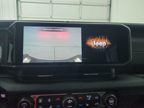 New 2025 Jeep Gladiator Sport image 17