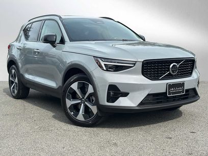 New 2026 Volvo XC40 B5 Plus w/ Protection Package Premier