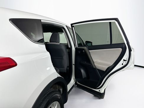 Used 2015 Toyota RAV4 LE FWD image 27