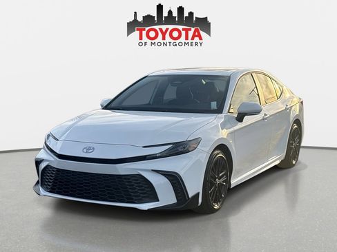 Used 2026 Toyota Camry SE image 13