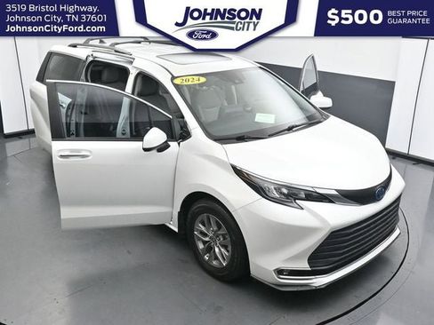 Used 2024 Toyota Sienna XLE FWD image 35