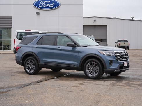 New 2026 Ford Explorer Active w/ Active Comfort Package image 2