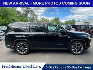 Used 2022 Jeep Wagoneer Series III w/ Premium Group I AWD/4WD video 3