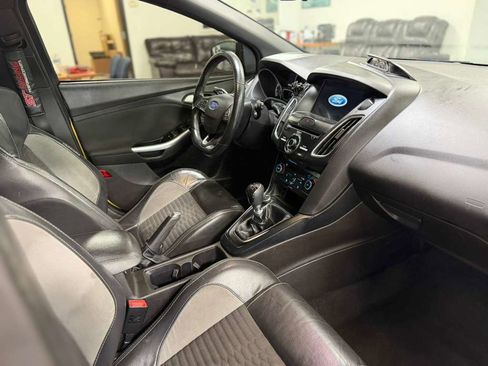 Used 2017 Ford Focus ST w/ Equipment Group 401A FWD image 19