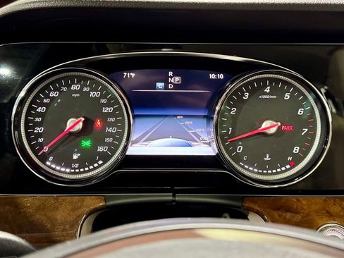 Used 2018 Mercedes-Benz E 400 4MATIC Wagon w/ Premium 1 Package image 16