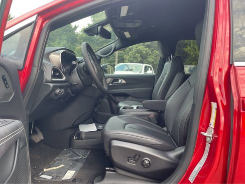 New 2026 Chrysler Pacifica Select image 22