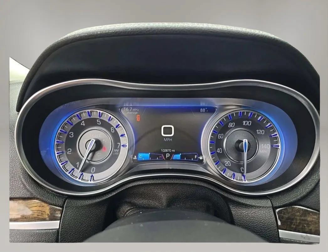 Used 2018 Chrysler 300 Limited w/ Safetytec Plus Group RWD image 4