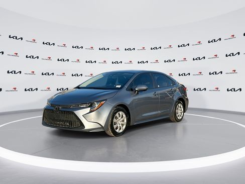Used 2020 Toyota Corolla LE image 4