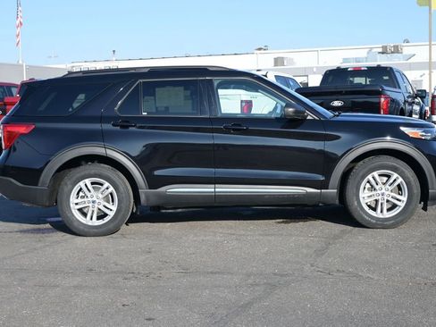 Used 2024 Ford Explorer XLT w/ Equipment Group 202A image 4