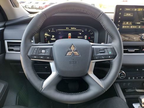 New 2026 Mitsubishi Outlander SE image 7