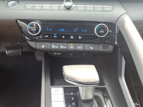 Certified 2024 Hyundai Elantra SEL w/ Convenience Package FWD image 26