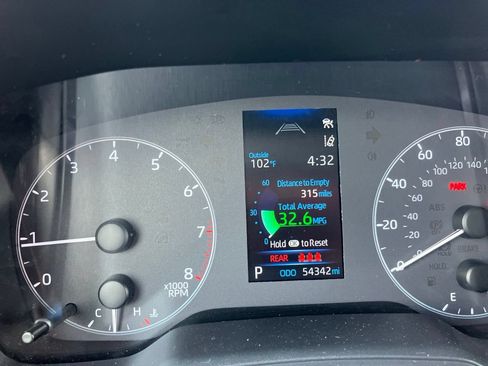 Used 2025 Toyota Corolla LE FWD image 9
