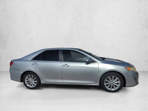 Used 2014 Toyota Camry XLE FWD image 4