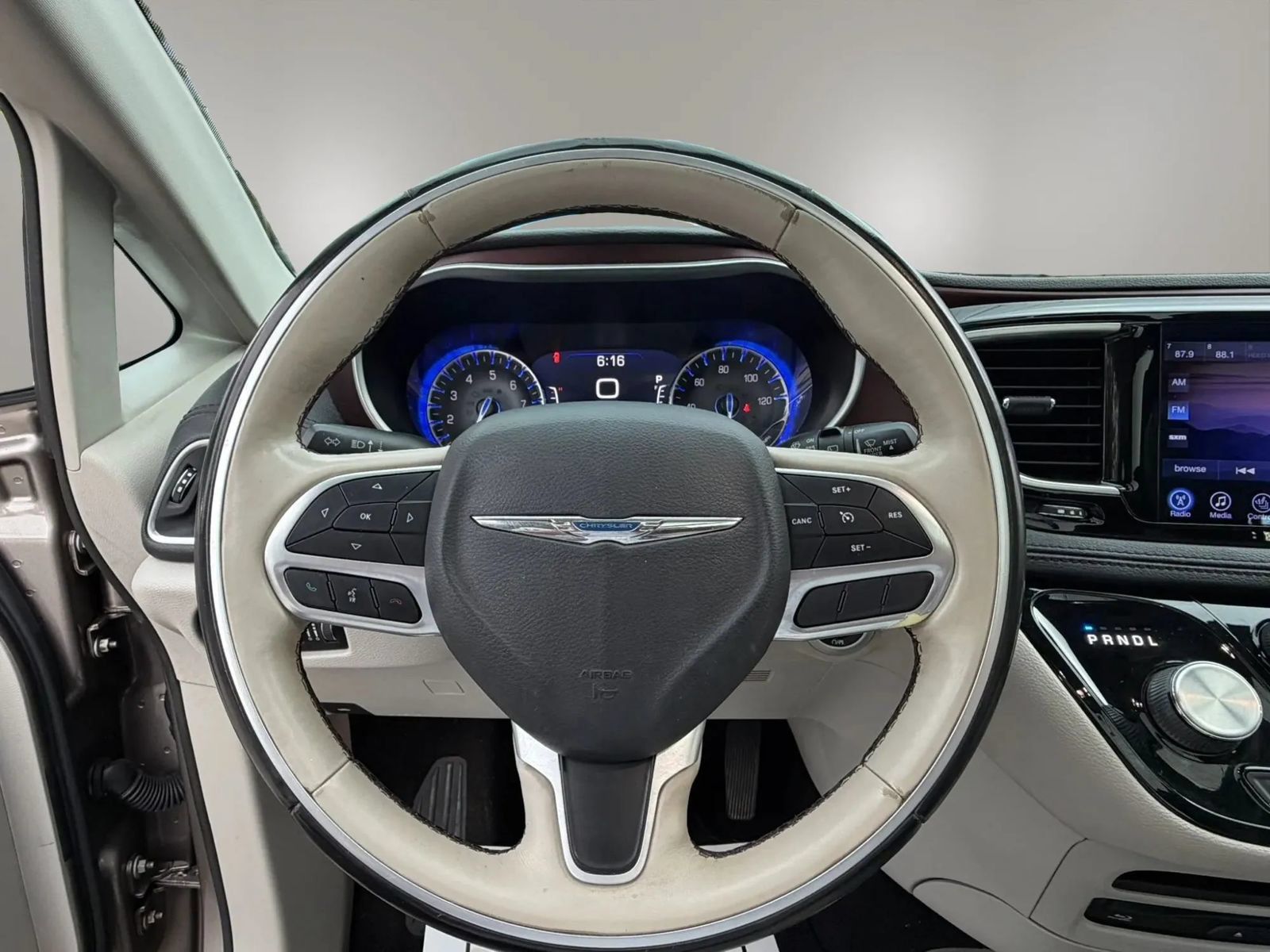 Used 2017 Chrysler Pacifica Limited FWD image 15
