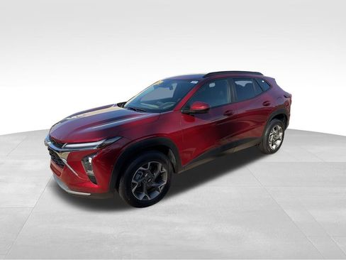 Used 2025 Chevrolet Trax LT FWD image 5