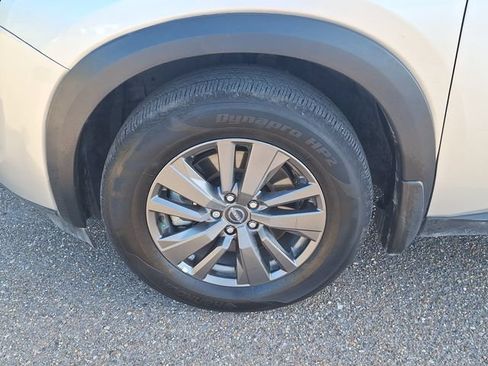 Certified 2025 Nissan Pathfinder S FWD image 16