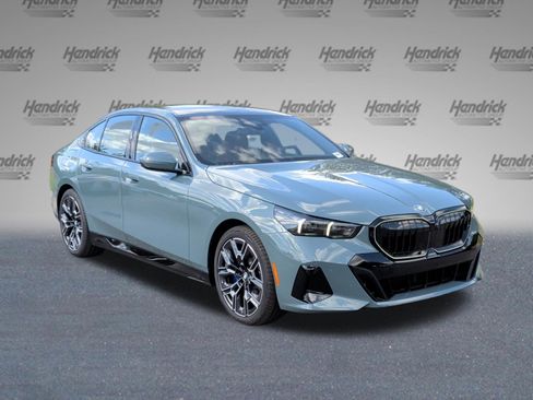New 2027 BMW 540i xDrive w/ M Sport Package AWD/4WD image 2