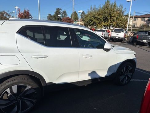 Used 2023 Volvo XC40 B5 Ultimate w/ Protection Package Premier image 4