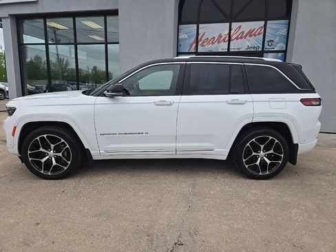 Used 2022 Jeep Grand Cherokee Summit AWD/4WD image 6