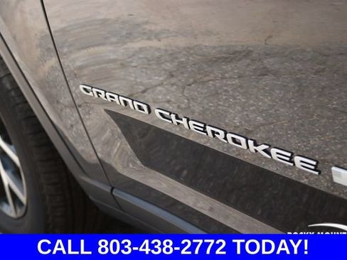 Used 2025 Jeep Grand Cherokee Limited AWD/4WD image 10