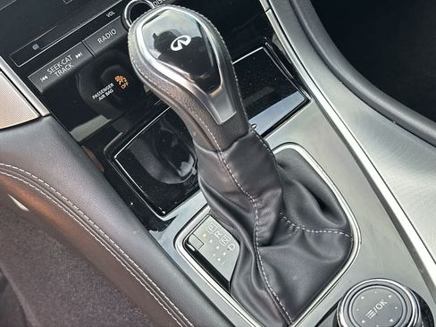 Used 2019 INFINITI Q60 3.0t Luxe RWD image 19
