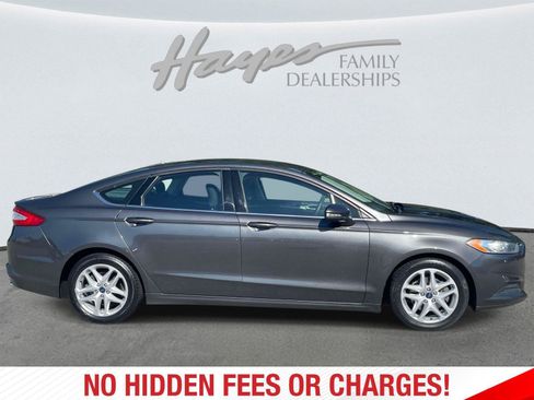 Used 2016 Ford Fusion SE FWD image 2