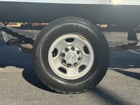 Used 2018 Chevrolet Express 3500 image 15