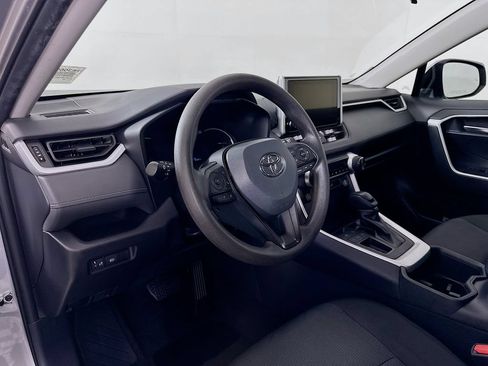 Used 2025 Toyota RAV4 XLE FWD image 9