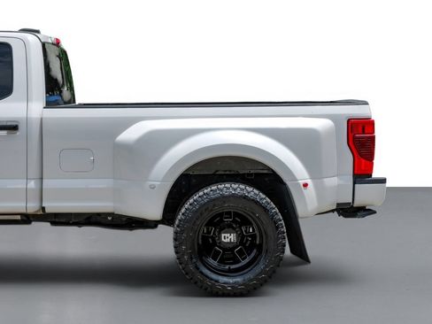 Used 2021 Ford F350 Platinum w/ FX4 Off-Road Package AWD/4WD image 12