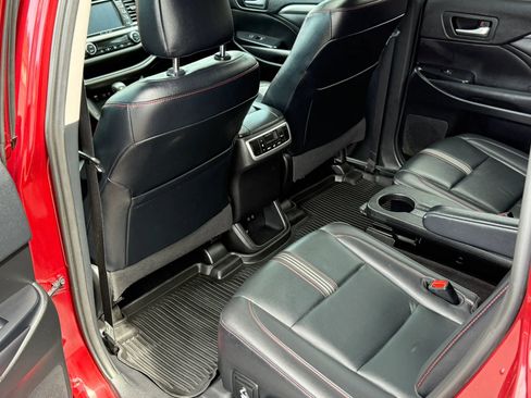 Used 2019 Toyota Highlander SE w/ Nightshade Edition image 21