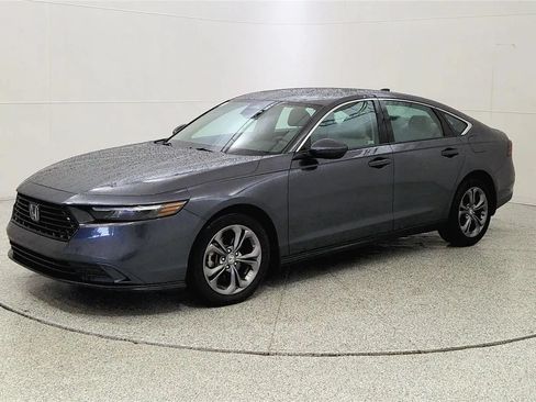 Used 2024 Honda Accord EX image 3