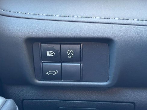 Used 2023 Toyota Highlander XLE image 25