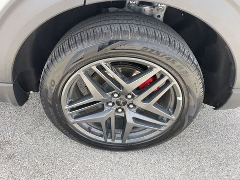 Used 2025 Ford Explorer ST-Line w/ Premium Package image 33