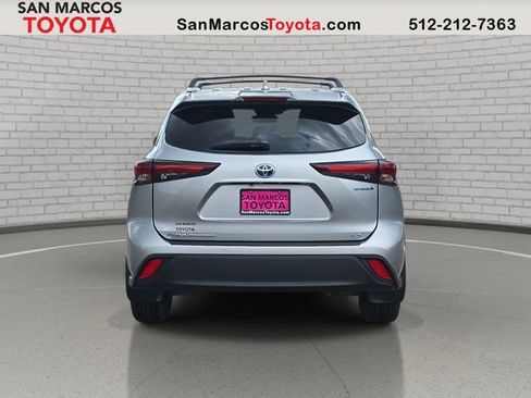 Certified 2024 Toyota Highlander XLE image 6