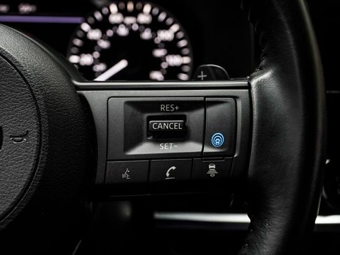 Used 2025 Nissan Pathfinder SV image 27