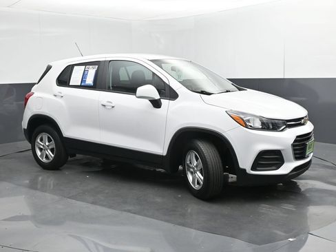 Used 2020 Chevrolet Trax LS w/ Tint and Cruise Package AWD/4WD image 29