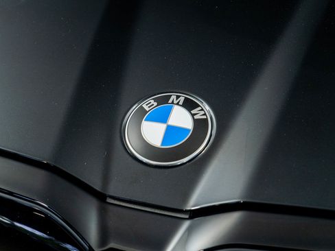 Used 2026 BMW M5 w/ Executive Package image 43