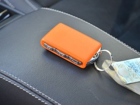 Used 2022 Volvo XC40 T5 R-Design w/ Climate Package image 26