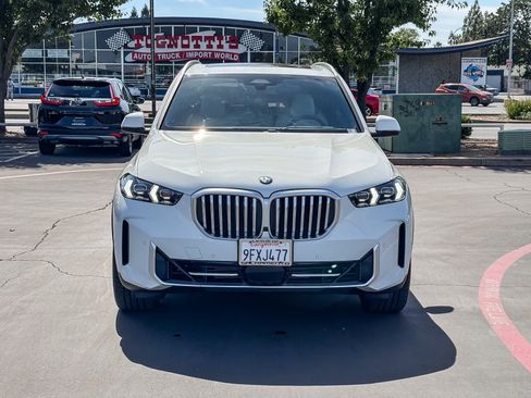 Used 2024 BMW X5 xDrive40i w/ Premium Package AWD/4WD image 6