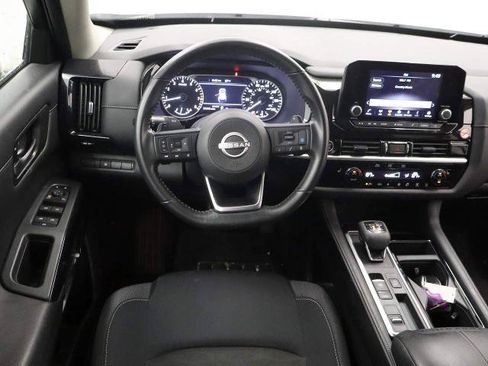 Used 2024 Nissan Pathfinder SV FWD image 5