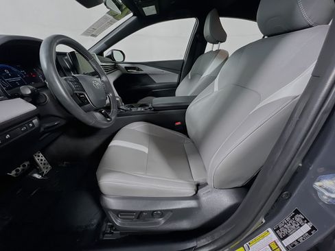 Used 2025 Toyota Camry SE FWD image 15