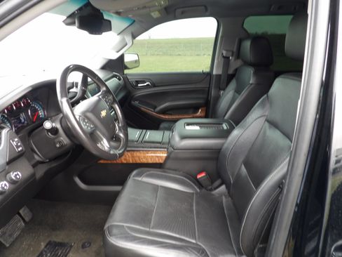 Used 2018 Chevrolet Suburban Premier image 12