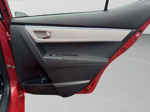 Used 2015 Toyota Corolla LE image 18