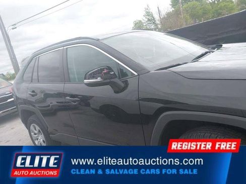 Used 2021 Toyota RAV4 LE AWD/4WD image 25