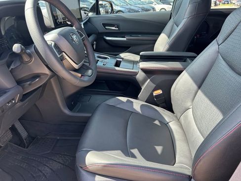 Used 2025 Toyota Sienna XSE w/ XSE Plus Package FWD image 11