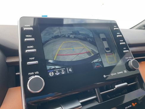 Used 2022 Toyota Avalon Limited image 18